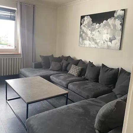 Mieszkanie Z Sofa Xxl アパート