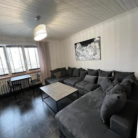 Mieszkanie Z Sofa Xxl アパート *